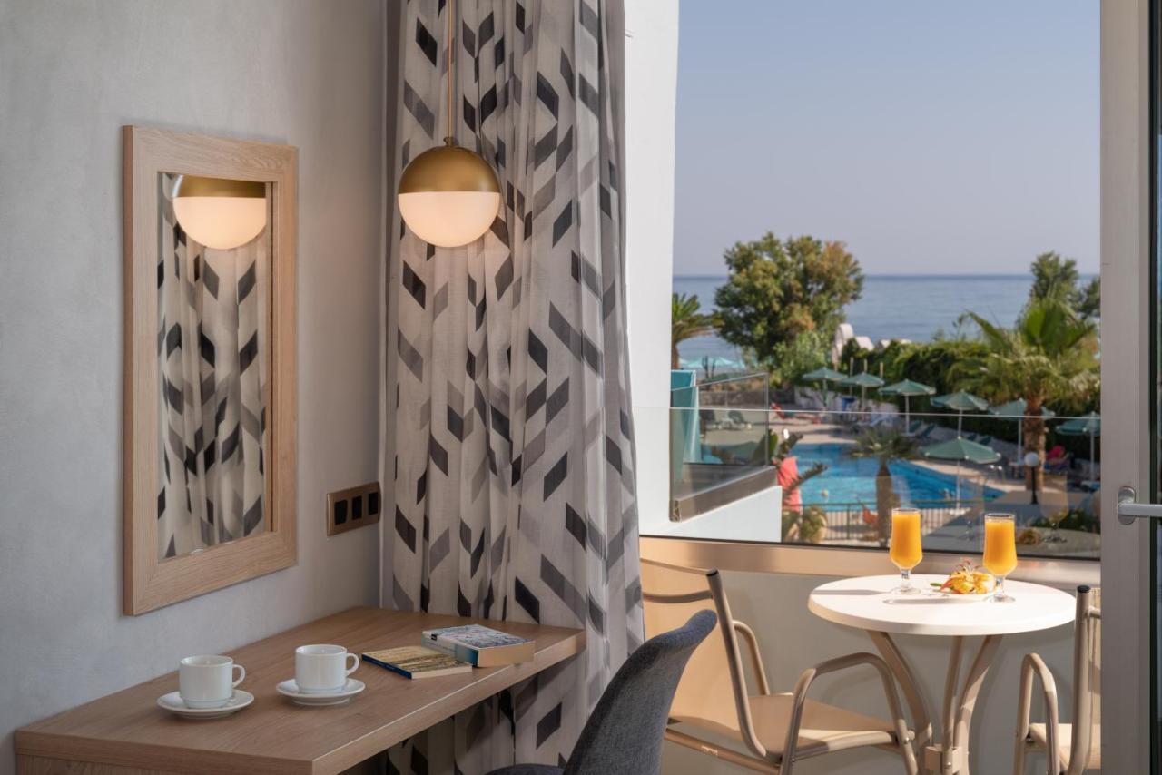 Hotel Kathrin Beach アデリアノス・カンポス エクステリア 写真