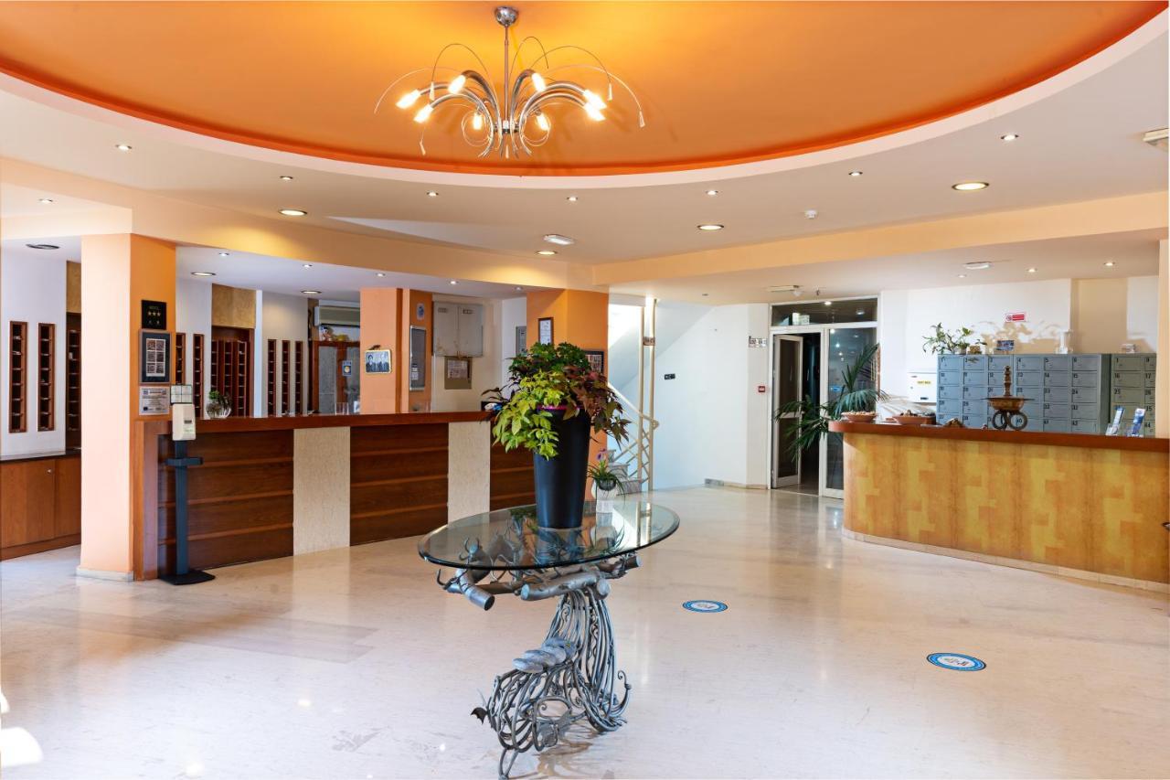 Hotel Kathrin Beach アデリアノス・カンポス エクステリア 写真